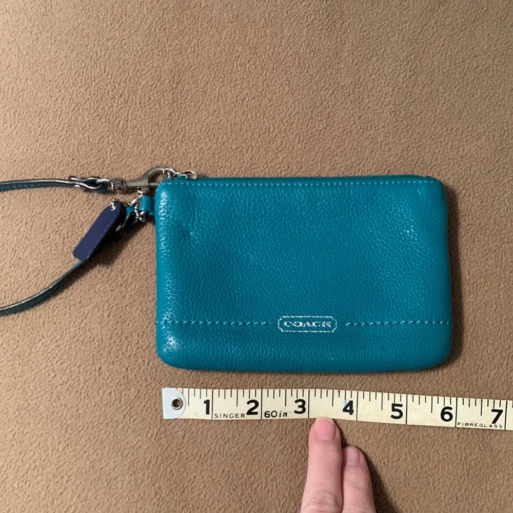 Coach wristlet - Re-poshing because it was smaller than expected. I Never used.